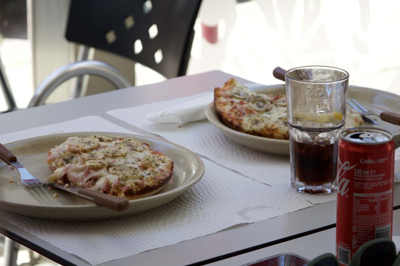 Prato e ambiente na Tony's Pizza